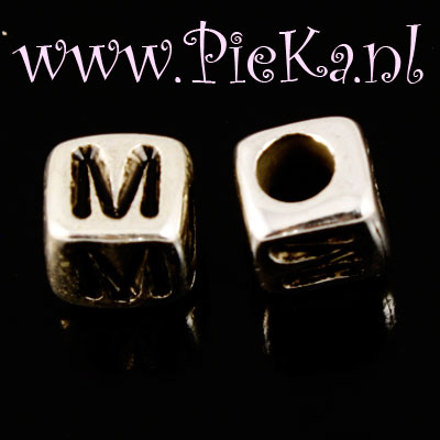 Metallook Zilveren Kubus Kraal Letter M 7 mm bij 7 mm