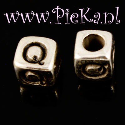 Metallook Zilveren Kubus Kraal Letter Q 7 mm bij 7 mm
